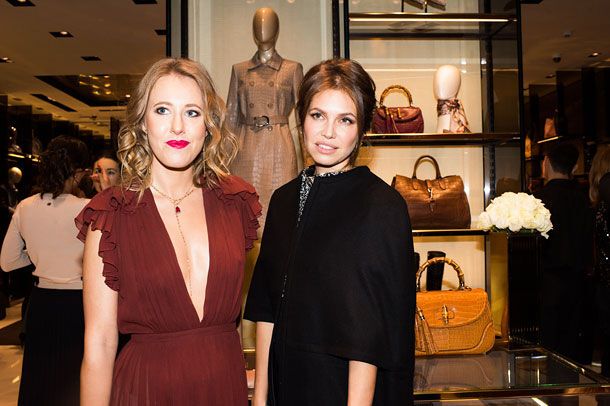 Образ дня. Ксения Собчак в длинном платье с декольте до пупка