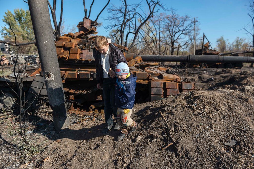 Московський блогер в фотографіях показав, як зруйнувала і спустошила Луганськ війна