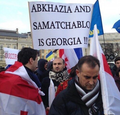 В Киеве и Тбилиси митинговали против российской оккупации Абхазии: опубликованы фото