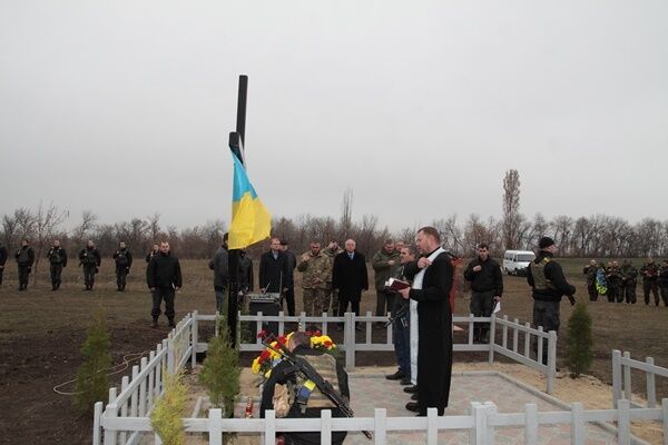 Под Славянском открыли памятный крест экипажу МИ-8: опубликованы фото