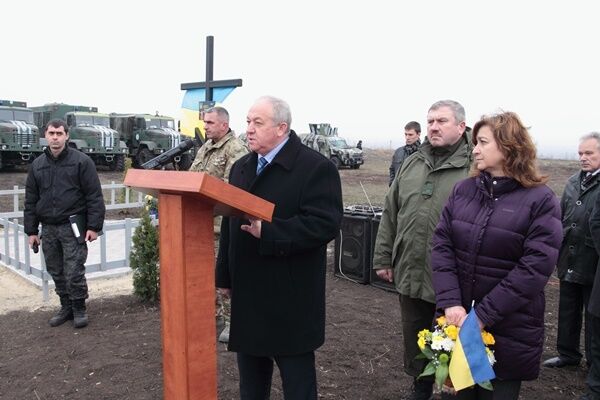 Под Славянском открыли памятный крест экипажу МИ-8: опубликованы фото