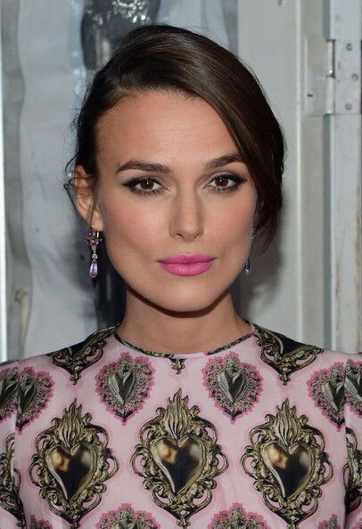 Камбербэтч с невестой на красной дорожке (а у Киры Найтли опять чудесное платье)