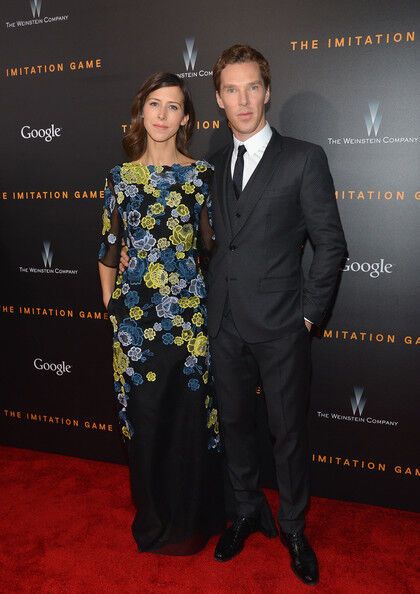 Камбербэтч с невестой на красной дорожке (а у Киры Найтли опять чудесное платье)