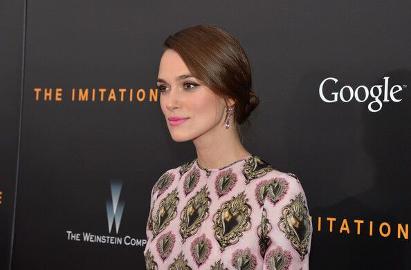 Камбербэтч с невестой на красной дорожке (а у Киры Найтли опять чудесное платье)