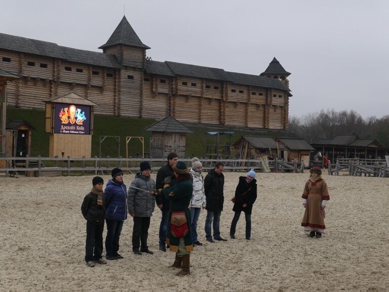 В Древнем Киеве прошел турнир по историческому фехтованию: в стороне никто не остался