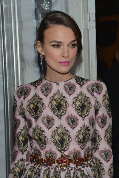 Камбербэтч с невестой на красной дорожке (а у Киры Найтли опять чудесное платье)