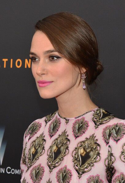 Камбербэтч с невестой на красной дорожке (а у Киры Найтли опять чудесное платье)