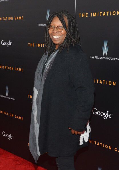 Камбербэтч с невестой на красной дорожке (а у Киры Найтли опять чудесное платье)