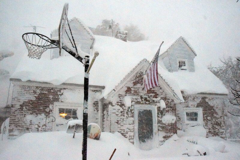 Снегопады накрыли Америку: растет число жертв