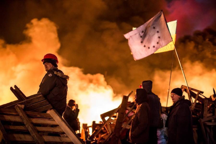 У соцмережі опублікували 42 легендарних фото з палаючого київського Євромайдану