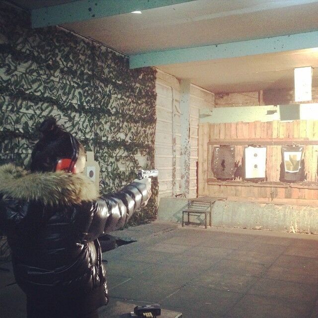Анастасия Приходько берет уроки стрельбы