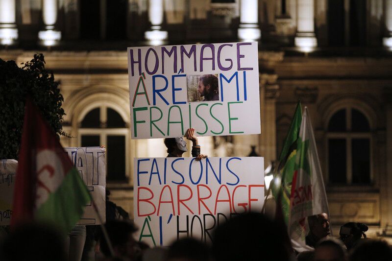 Акция протеста во Франции переросла в массовые беспорядки