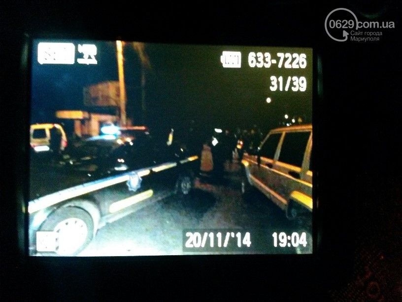 В Мариуполе взорвали военный автомобиль: есть раненые