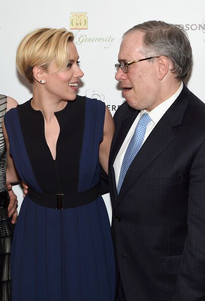 Скарлетт Йоханссон с братом-близнецом на красной дорожке 