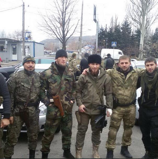 Чеченські найманці в Instagram похвалилися "ксивами ополченців" і фотографією з Захарченко