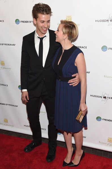 Скарлетт Йоханссон с братом-близнецом на красной дорожке 