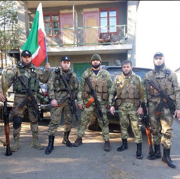 Чеченські найманці в Instagram похвалилися "ксивами ополченців" і фотографією з Захарченко