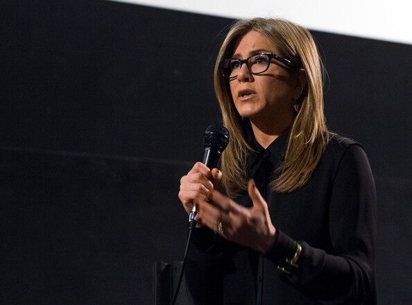 Дженнифер Энистон хочет казаться умной