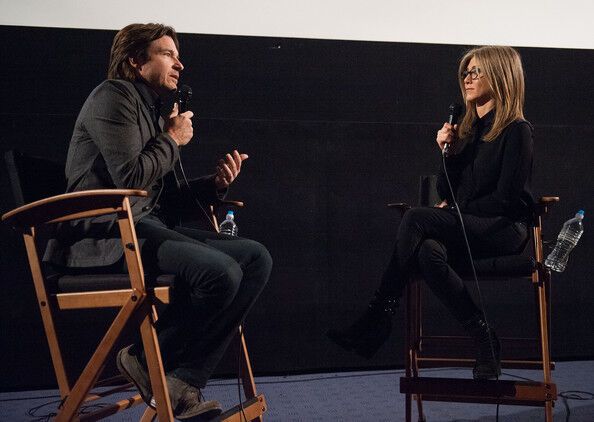 Дженнифер Энистон хочет казаться умной