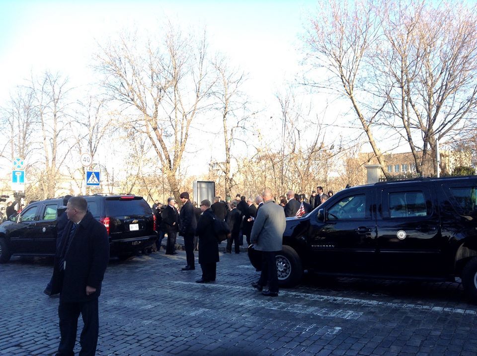 Вице-президент США посетил Майдан 