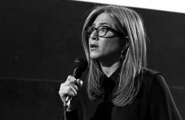 Дженнифер Энистон хочет казаться умной