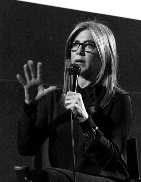 Дженнифер Энистон хочет казаться умной