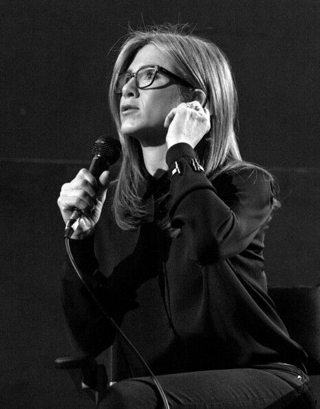 Дженнифер Энистон хочет казаться умной