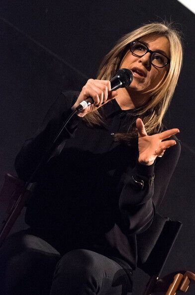 Дженнифер Энистон хочет казаться умной