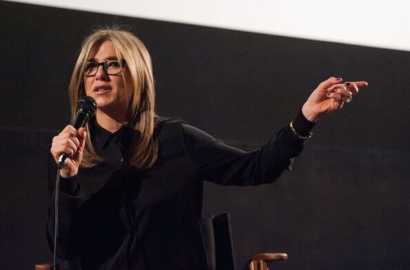 Дженнифер Энистон хочет казаться умной