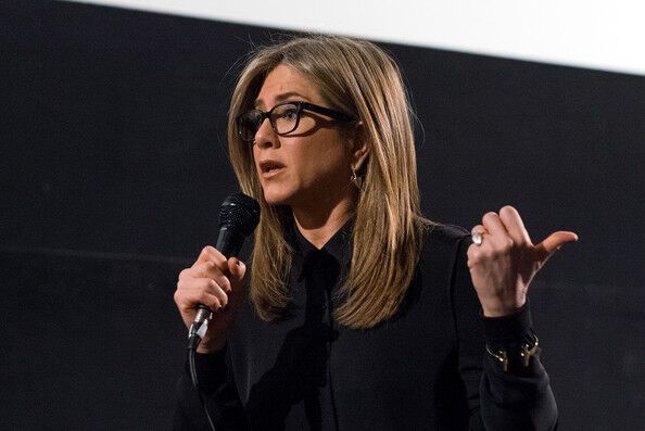 Дженнифер Энистон хочет казаться умной