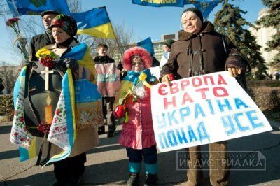 Украинцы почтили минутой молчания и зажгли свечи в память жертв Голодомора: опубликованы фото