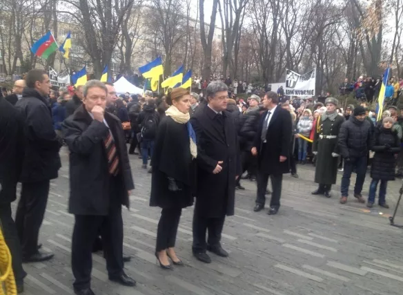 Украинцы почтили минутой молчания и зажгли свечи в память жертв Голодомора: опубликованы фото