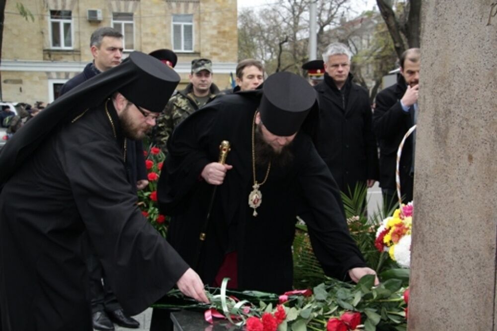 Украинцы почтили минутой молчания и зажгли свечи в память жертв Голодомора: опубликованы фото