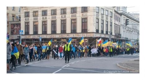 На марше в Варшаве поддержали Украину и осудили политику Путина
