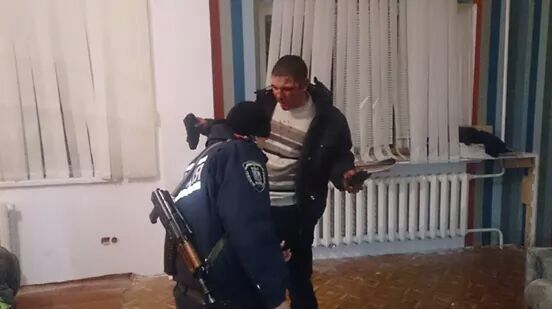 Трое сепаратистов с марихуаной ввалились в штаб "Правого сектора" в Киеве