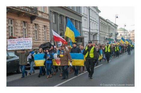 На марше в Варшаве поддержали Украину и осудили политику Путина