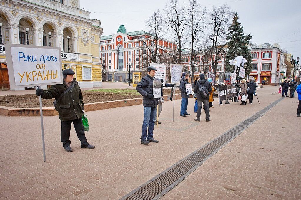 Розбий телевізор і увімкни мозок. Росіяни вийшли на протест проти агресії Путіна