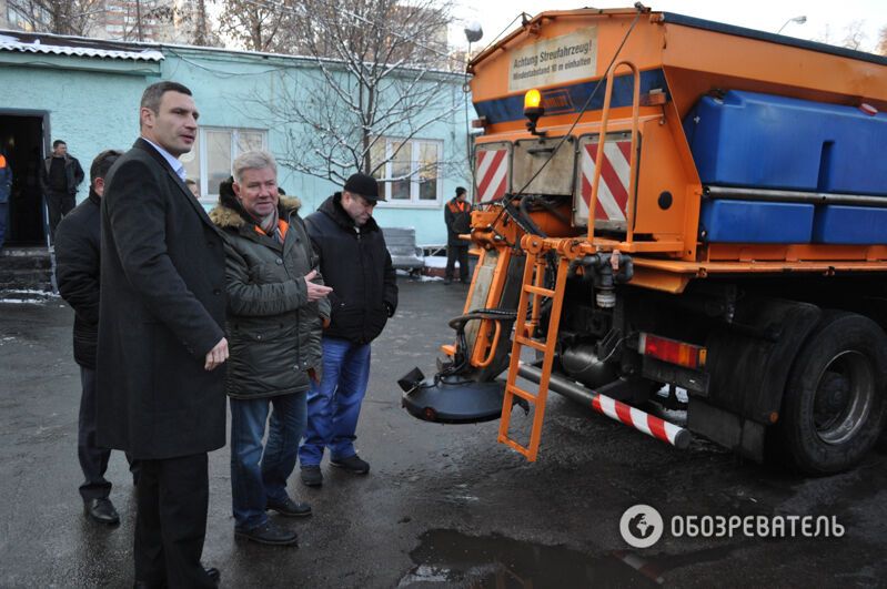 Кличко показал, как спасет Киев от снега