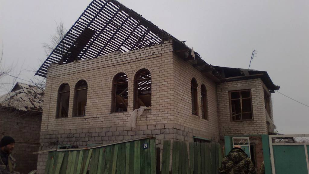 "Казаки" обстреляли ремонтников у села Трехизбенка: жители в 10-градусные морозы остались без газа и света