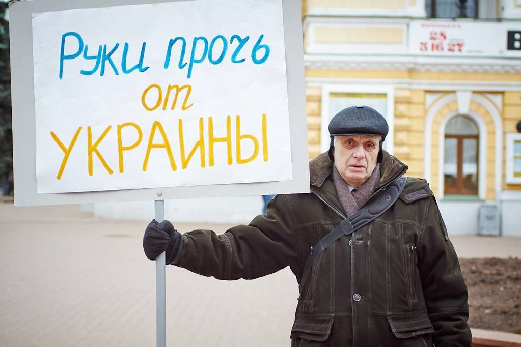 Розбий телевізор і увімкни мозок. Росіяни вийшли на протест проти агресії Путіна