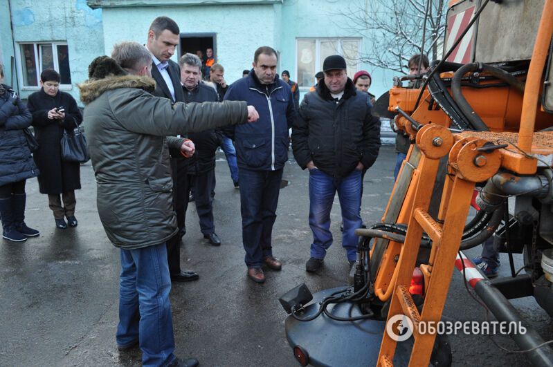Кличко показал, как спасет Киев от снега