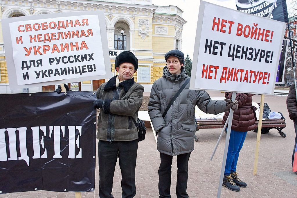 Розбий телевізор і увімкни мозок. Росіяни вийшли на протест проти агресії Путіна