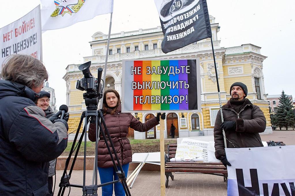 Розбий телевізор і увімкни мозок. Росіяни вийшли на протест проти агресії Путіна