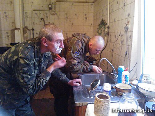 Бойцы 128-й закарпатской бригады в Станице Луганской о круглосуточных обстрелах: это ад какой-то