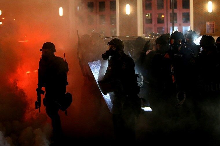 Волна массовых беспорядков прокатилась городами США: опубликованы фото