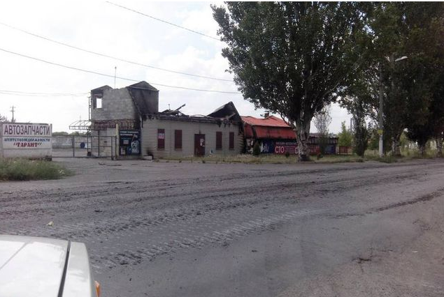 Война в Красногоровке не пощадила ни живых, ни мертвых: опубликованы фото разрушенного городка