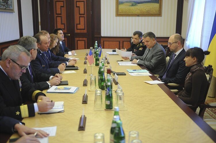 Яценюк и Бридлав договорились о практической поддержке НАТО Украины