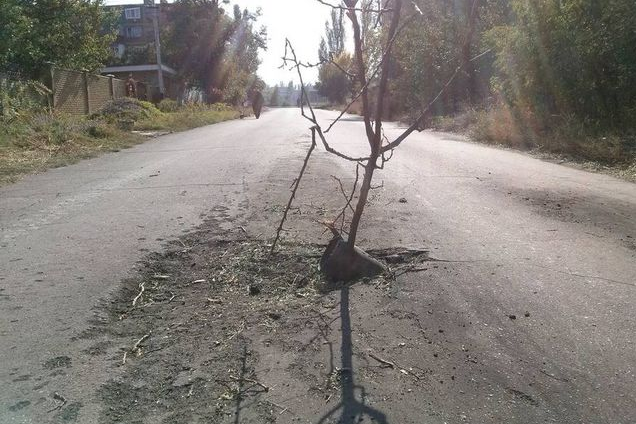 Война в Красногоровке не пощадила ни живых, ни мертвых: опубликованы фото разрушенного городка