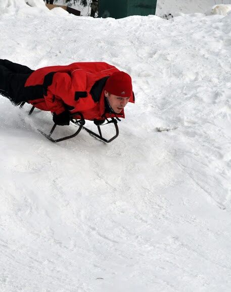 Гірки на Нивках припадуть до душі навіть в дорослим.  Фото picasaweb.google.com/nata.myrules3