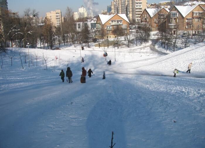 Благодаря множеству горок и склонов - Батыева гора излюбленное место для зимних развлечений местных жителей. Фото wikimapia.org